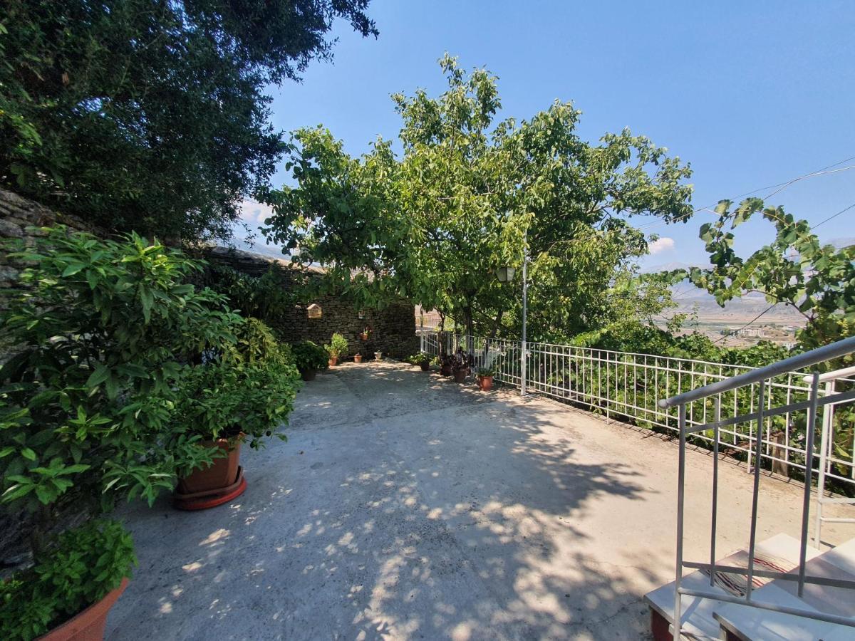 Riva Guest House Gjirokastra Kültér fotó